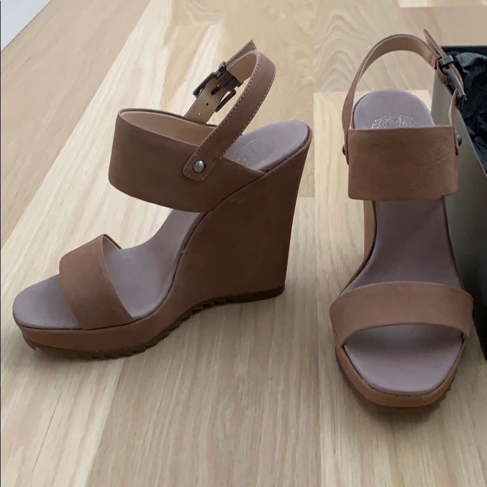 Vince Camuto NWT size 7 Wedge tan